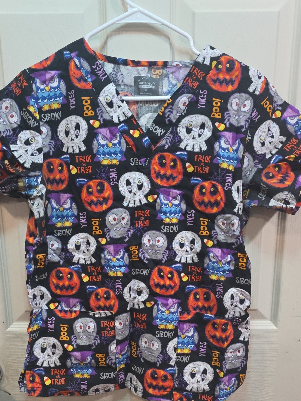 Cherokee Halloween Print Scrub Top - Black, Orange, Purple, White